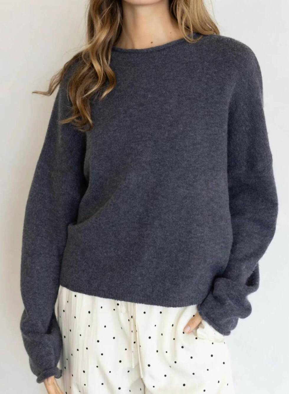 NEW THINGS BETWEEN oversized piper pullover in charcoal